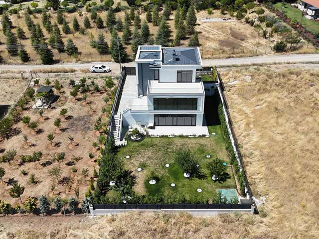 GÖLBAŞI BALLIKPINAR'DA 4+2 750 M² ARSA PAYLI, 330 M² NET MÜSTAKİL ASANSÖRLÜ  VİLLA