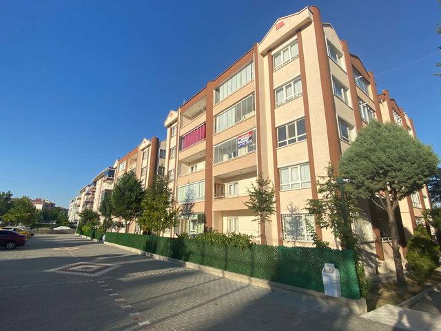 GÖKÇEK MAHALLESİ EĞİTİMCİLER SİTESİ'NDE 2+1 YAPILI KİRALIK DAİRE