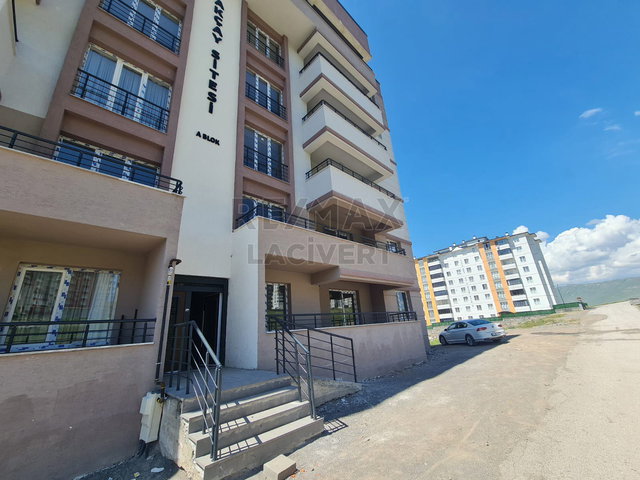 RE/MAX LACIVERT'TEN HILALKENT'TE SATILIK 3+1 ARAKAT DAIRE