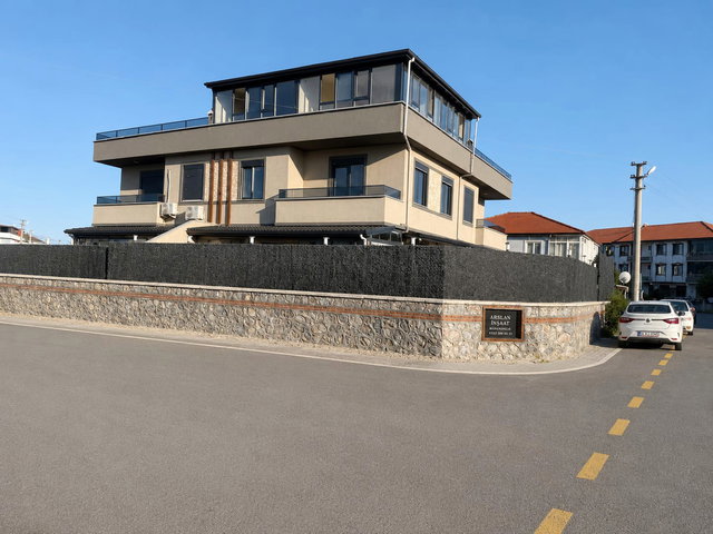 RE/MAX MAVİDEN DENİZE YAKIN MÜSTAKİL HAVUZLU,BAHÇELİ 6+1 TRİBLEX
