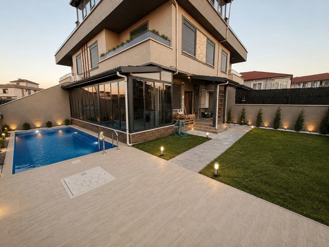 RE/MAX MAVİDEN DENİZE YAKIN MÜSTAKİL HAVUZLU,BAHÇELİ 6+1 TRİBLEX