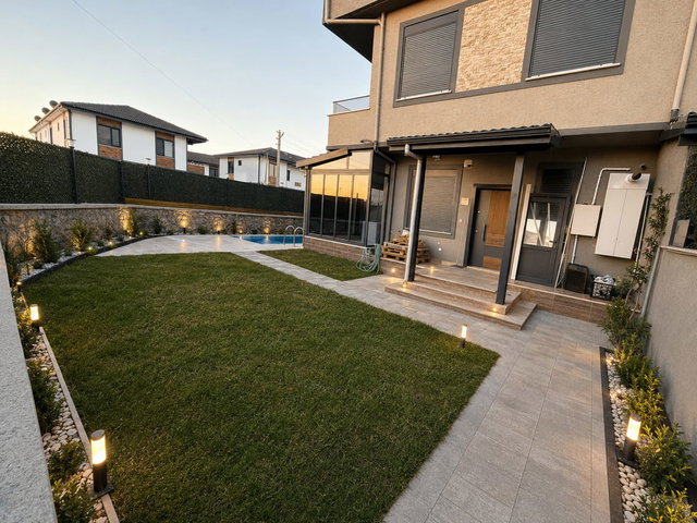 RE/MAX MAVİDEN DENİZE YAKIN MÜSTAKİL HAVUZLU,BAHÇELİ 6+1 TRİBLEX