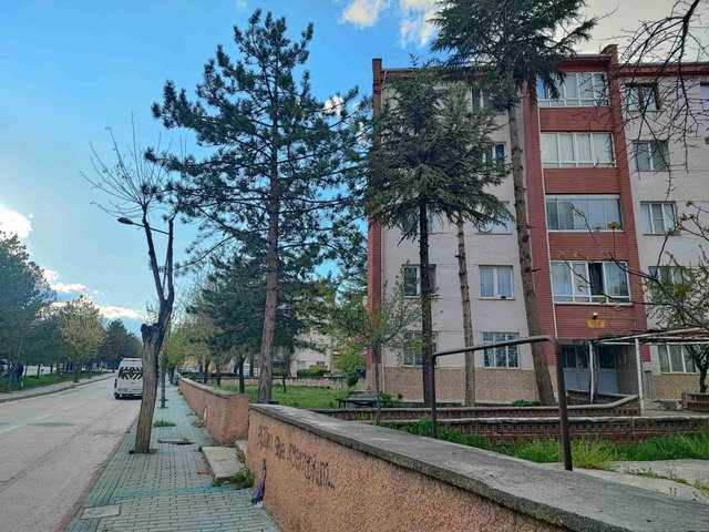 RE/MAX MOD'DAN İSTİKLAL OKULU YAKINI ARA KAT KİRALIK 2+1 DAİRE