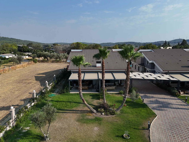 URLA KUŞÇULAR'DA 5+1 YATAY MİMARİ VİLLA