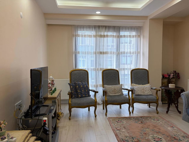 FATİH AKŞEMSETTİN'DE YENİ BİNADA ARA KAT 2+1 SATILIK BOŞ DAİRE