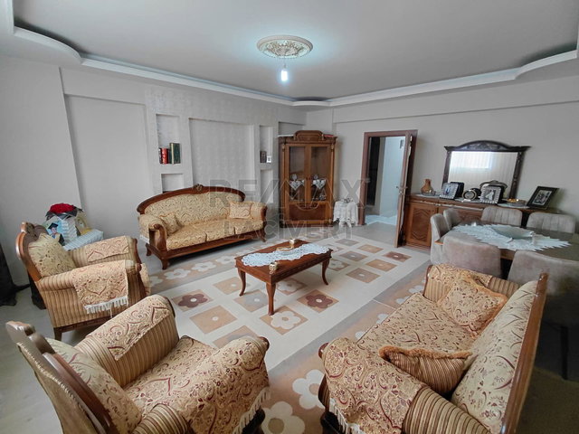 RE/MAX LACIVERT'TEN PASINLER'DE SATILIK 3+1 DAIRE