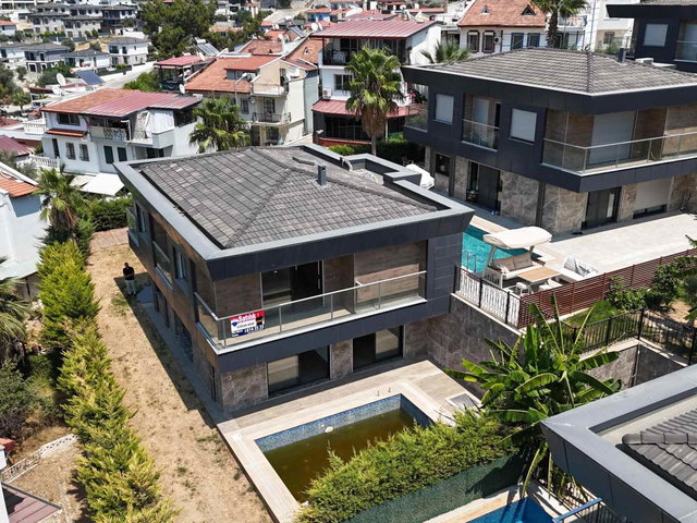 KUŞADASI KADINLAR DENİZİ’NDE SIFIR, DENİZ MANZARALI, ÖZEL HAVUZLU 4+1 MÜSTAKİL VİLLA