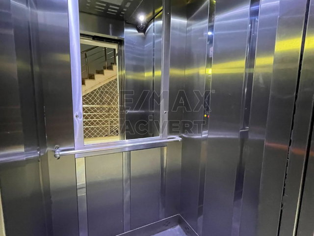 RE/MAX LACIVERT'TEN YILDIZKENT'TE SATILIK 4+1 DAIRE