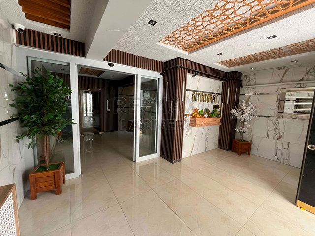 RE/MAX LACIVERT'TEN YILDIZKENT'TE SATILIK 4+1 DAIRE