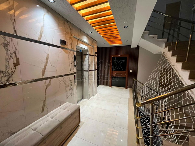 RE/MAX LACIVERT'TEN YILDIZKENT'TE SATILIK 4+1 DAIRE