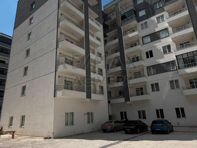 RE/MAX LACIVERT'TEN YILDIZKENT'TE KIRACILI SATILIK 1+1 DAIRE