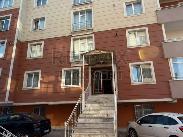 RE/MAX LACIVERT'TEN ABDURRAHMAN GAZI'DE SATILIK 3+1 FIRSAT DAIRE