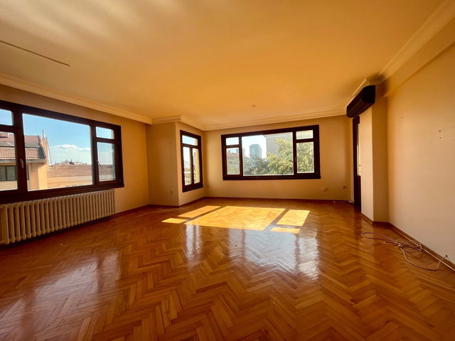 REMAXTIME'DAN 2.ULUS'TA SATILIK ARAKAT IŞIK ALAN 3+1 BOŞ DAİRE