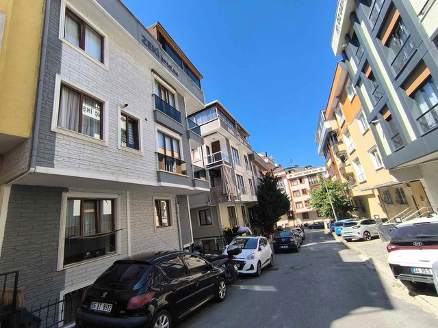 ÇEKMEKÖY MERKEZ’DE EBEVEYN BANYOLU, CAM TERASLI, ŞÖMİNELİ DUBLEKS