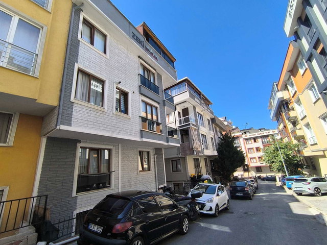 ÇEKMEKÖY MERKEZ’DE EBEVEYN BANYOLU, CAM TERASLI, ŞÖMİNELİ DUBLEKS