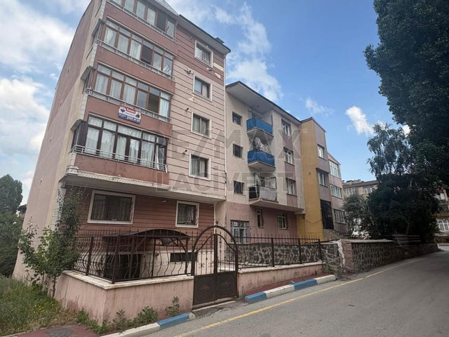 RE/MAX LACIVERT'TEN ŞEHIR MERKEZIN'DE SATILIK 2+1 DAIRE
