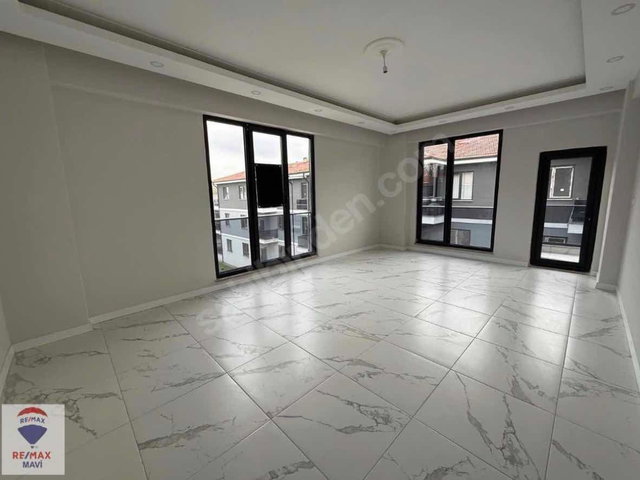 REMAX MAVİ'DEN ARİFİYE FATİH MAH3+1 EBEVYN BANYOLU SATILIK DAİRE