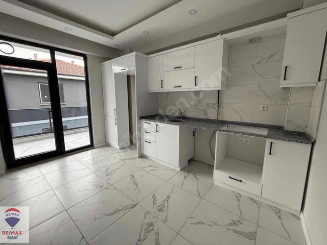 REMAX MAVİ'DEN ARİFİYE FATİH MAH3+1 EBEVYN BANYOLU SATILIK DAİRE