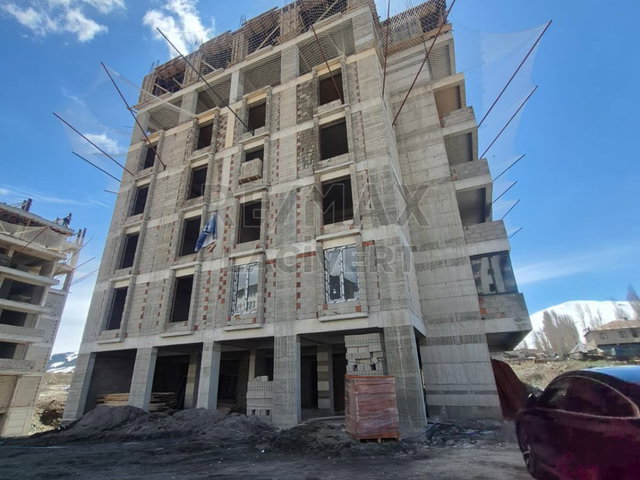 RE/MAX LACIVERT'TEN ABDURRAHMAN GAZI'DE SATILIK 3+1 DAIRE