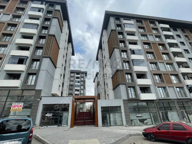 RE/MAX LACIVERT'TEN MGS KENT'TE SATILIK 3+1 DAIRE