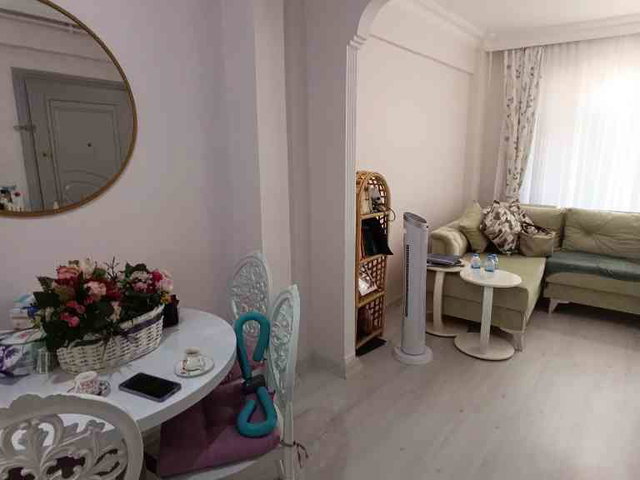 FATİH SİLİVRİKAPI DA 1+1 BALKONLU FIRSAT DAİRE