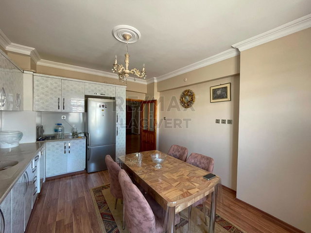 RE/MAX LACİVERTTEN YILDIZKENT'TE KİRALIK 3+1 DAİRE