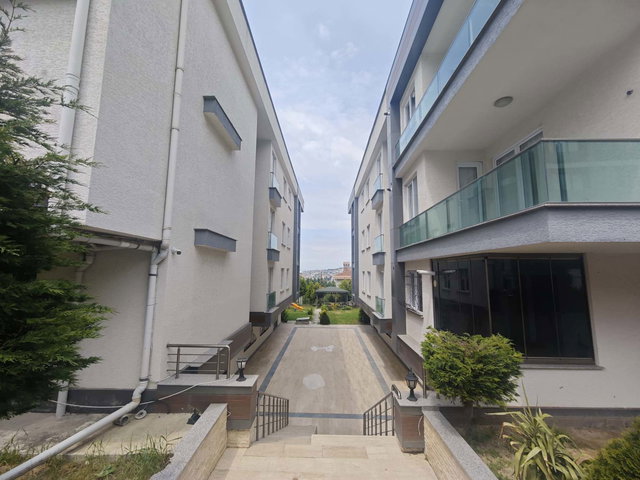 PINARTEPE'TE FULL EŞYALI 1+1 BAHÇE KATI DAİRE
