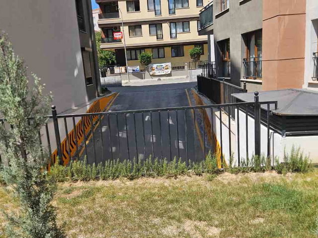KAĞITHANE MERKEZ MAH TOKİ HİZMET SİTESİ SATILIK 88 M2  2+1 DAİRE EBEVEYN BANYOLU