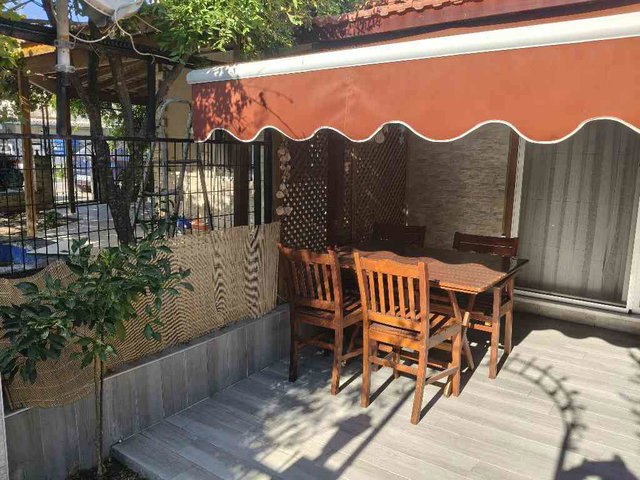 AYVALIK SARIMSAKLI'DA SİNPAŞ KONUTLARINDA ÇOK BAKIMLI DENİZE ÇOK YAKIN 2+1 TRİPLEX VİLLA