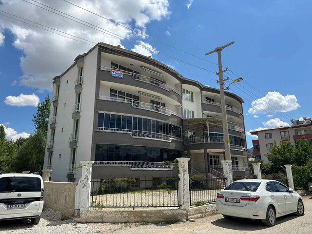 RE/MAX EDE'DEN GÖKSUN SEMT PAZARI YAKINI SATILIK GENİŞ 3+1