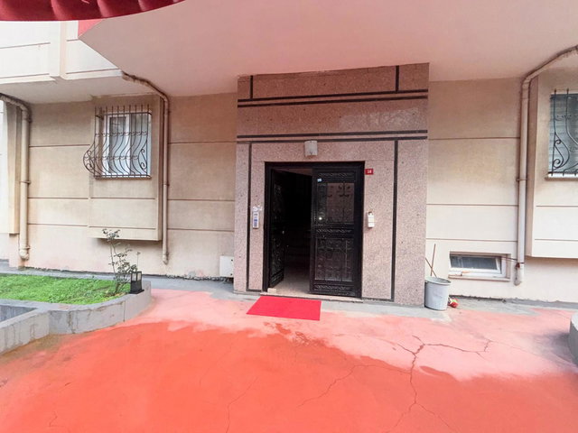 REMAXTAN CADDE ÜZERİ METROYA YÜRÜME MESAFE EBEVEYN BANYOLU 3+1