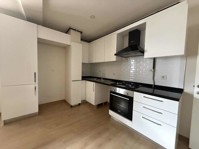 ACIBADEM VALİDEBAĞ KORUSU KARŞISINDA YENİ BİNADA BOŞ 2+1