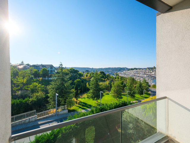 KÖY ZEKERIYAKÖY 1. ETAP’TA EN YÜKSEK ŞEREFIYELI, PANORAMIK MANZARALI SATILIK ÇATI DUBLEKS DAİRE