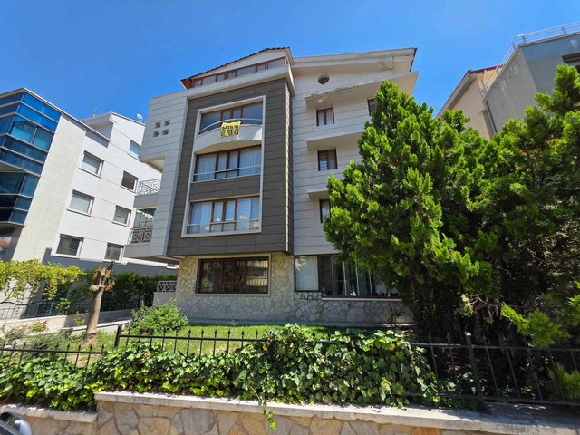 HİLAL MAHALLESİ 696. SOKAKTA MOBİLYALI 3+1 DAİRE