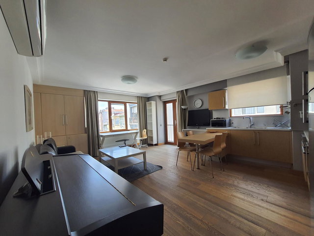 ŞİŞLİ’DE EŞYALI 1+1 KİRALIK DAİRE | DOĞU-GÜNEY CEPHE, BALKONLU, KOMBİLİ