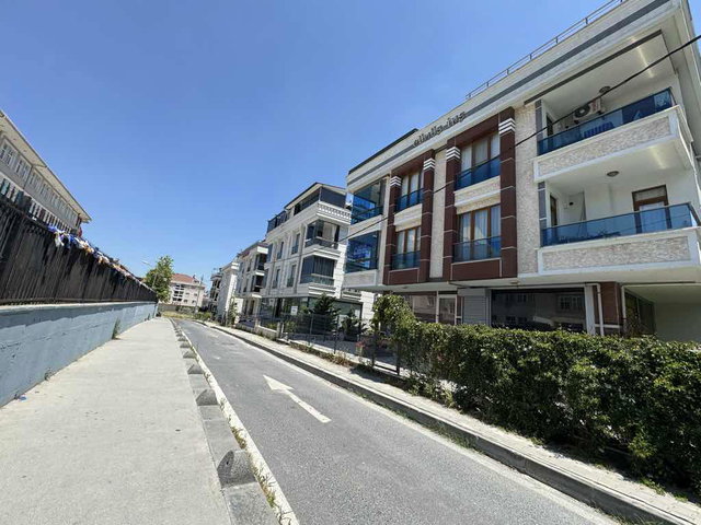 BEYLİKDÜZÜ’NDE KAVAKLI’DA, 3+1 BALKONLU, ÇİFT BANYOLU KİRALIK DAİRE