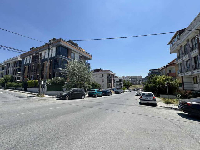 BEYLİKDÜZÜ’NDE KAVAKLI’DA, 3+1 BALKONLU, ÇİFT BANYOLU KİRALIK DAİRE
