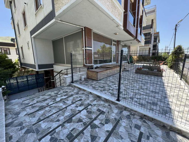 BEYLİKDÜZÜ’NDE KAVAKLI’DA, 3+1 BALKONLU, ÇİFT BANYOLU KİRALIK DAİRE