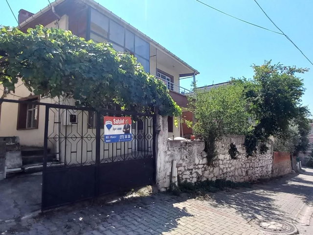 REMAX MAVI-MALTEPE ESKMERKEZ CAMI ARKASI 210M² ARSA 2KATMÜSTAKIL