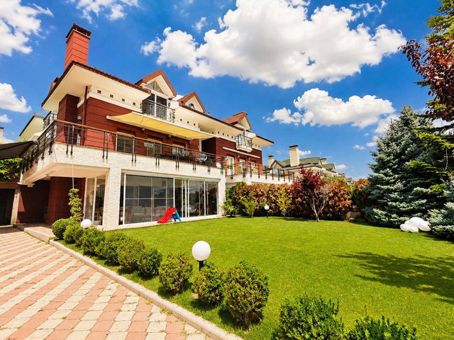 TAŞPINAR ÇIÇEKKENT VILLALARI SATILIK GÖL MANZARALI MÜSTAKIL VILLA
