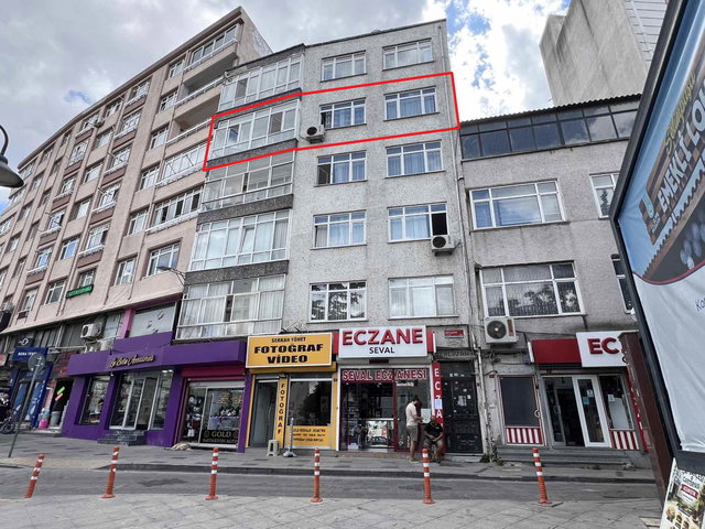 BAŞKOMUTAN CADDESI ÜZERINDE SATILIK 3+1 ARA KAT DAIRE
