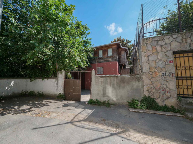 EYÜP NİŞANCA'DA 444 M2 ARSA İÇİNDE SATILIK EV