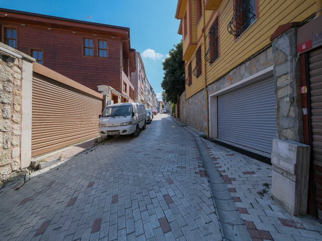EYÜP NİŞANCA'DA 444 M2 ARSA İÇİNDE SATILIK EV