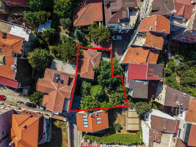 EYÜP NİŞANCA'DA 444 M2 ARSA İÇİNDE SATILIK EV