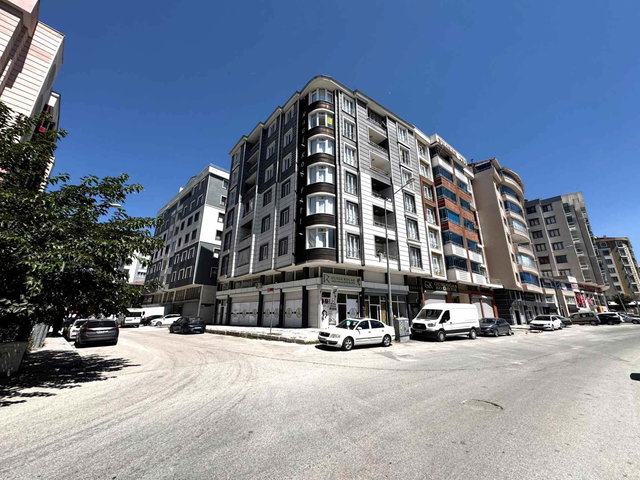GÖLBAŞI 2+1 MERKEZİ KONUMDA ULAŞIMA ÇOK YAKIN GENİŞ FERAH DAİRE
