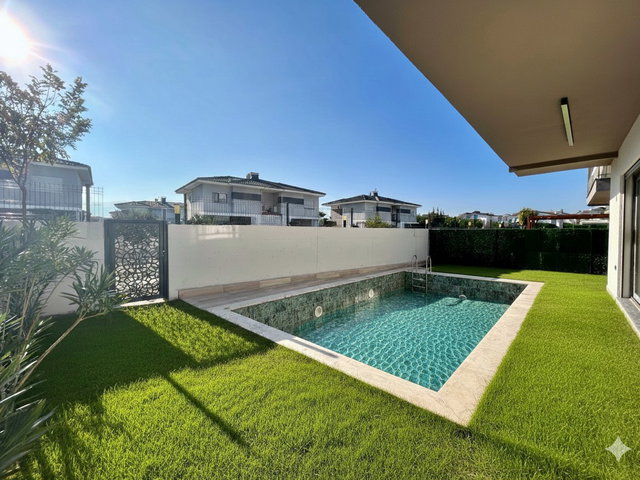KUŞADASI SIERRA VILLLARINDA 4+1 ÖZEL HAVUZLU MÜSTAKI VILLA