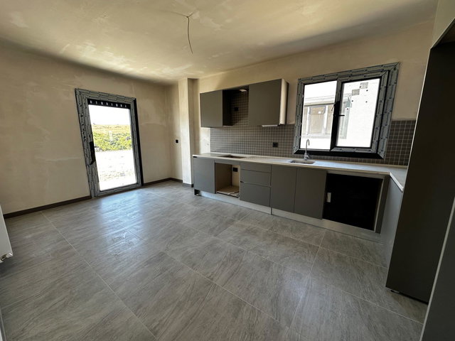 REMAX MID  'DEN YAY/ ADA C TIPI  VILLA