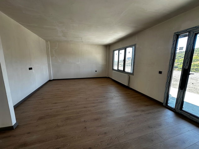 REMAX MID  'DEN YAY/ ADA C TIPI  VILLA