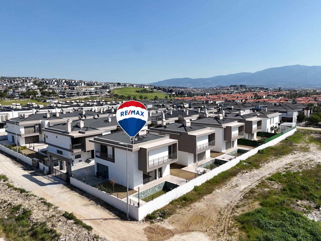KUŞADASI SİERRA VİLLALARINDA 4+1 ÖZEL HAVUZLU MÜSTAKİL VİLLA