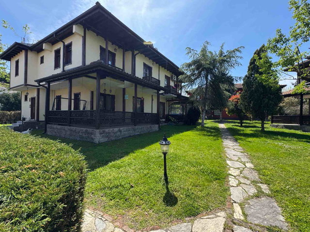 SAPANCA’DA SİTE İÇİNDE YILLIK KİRALIK VİLLA…